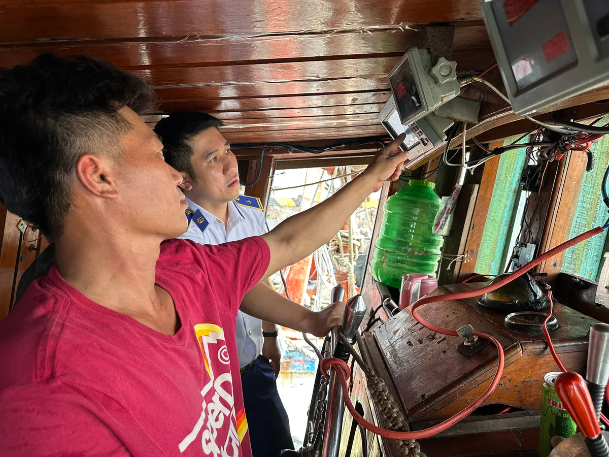 Bộ Tư lệnh Vùng Cảnh sát biển 3: Quyết liệt các giải pháp chống khai thác IUU - Ảnh 2.