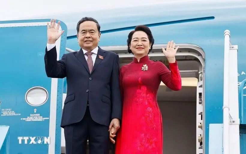 Chủ tịch Quốc hội Trần Thanh Mẫn và Phu nhân rời Hà Nội, lên đường thăm chính thức Hàn Quốc và Mông Cổ. (Ảnh: Doãn Tấn/TTXVN)
