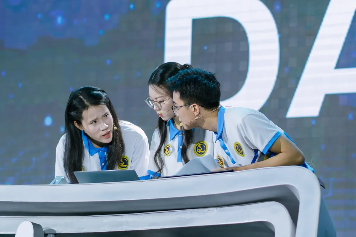 Sinh viên Trường Kinh tế - Đại học Công nghiệp Hà Nội thắng Tứ kết 4 Vũ trụ Đồng tiền 2026 - Ảnh 1.