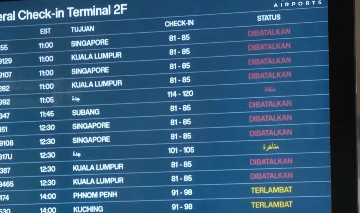 8 s&acirc;n bay tại Indonesia đ&oacute;ng cửa do tro n&uacute;i lửa- Ảnh 1.