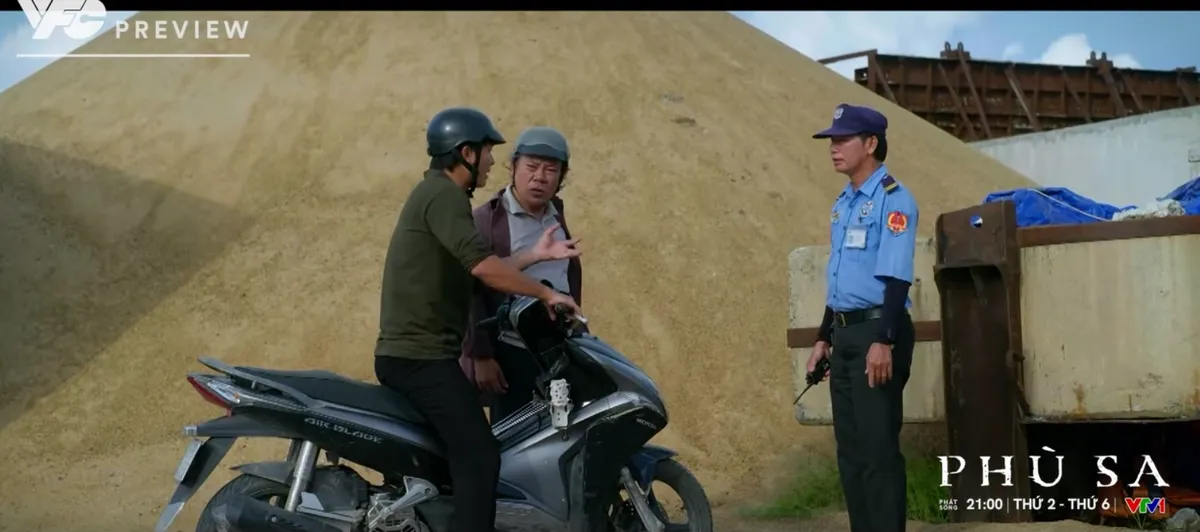 Phù sa - Tập 12: Chơn đưa Thành đi tìm bằng chứng "cát tặc" hoạt động - Ảnh 1.