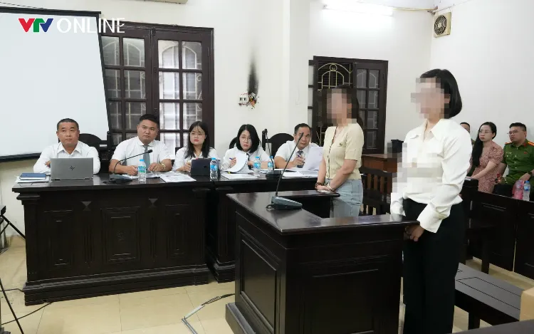 Hai bị cáo tại toà. (ảnh: Phùng Anh)