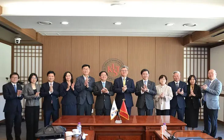 Đoàn Phó Thủ tướng Hồ Quốc Dũng thăm và làm việc tại Viện Khoa học và Công nghệ Hàn Quốc (KIST) - Ảnh: TTXVN