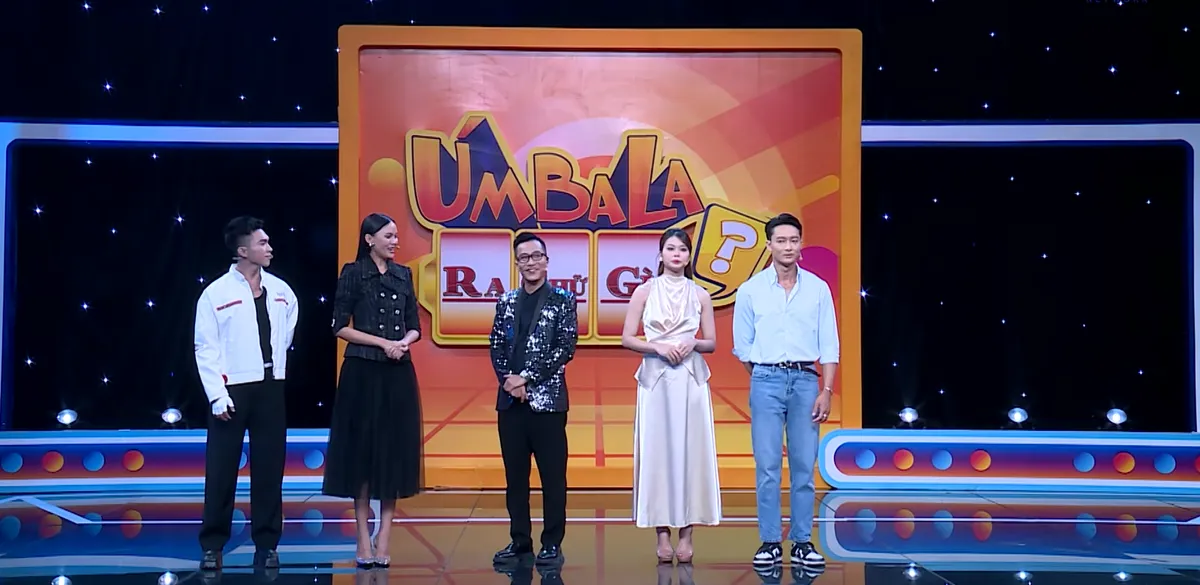 Bộ đôi gây chú ý khi thách thức đồng nghiệp, bất ngờ thắng lớn tại Úm ba la ra chữ gì- Ảnh 1.