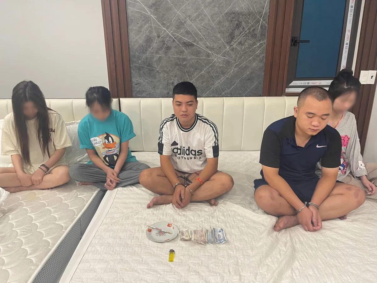 Phát hiện 5 đối tượng sử dụng ma túy Ketamine trong nhà nghỉ ở Hưng Yên - Ảnh 1.