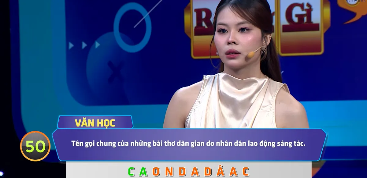 Bộ đôi gây chú ý khi thách thức đồng nghiệp, bất ngờ thắng lớn tại Úm ba la ra chữ gì- Ảnh 2.