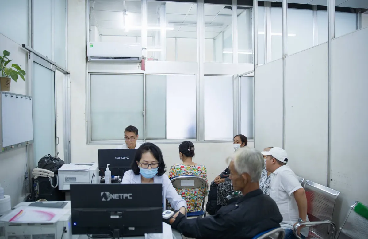 Bệnh viện Chợ Rẫy ghi nhận lượng bệnh nh&acirc;n đến kh&aacute;m v&agrave; điều trị trong ng&agrave;y cao kỷ lục - Ảnh 4.