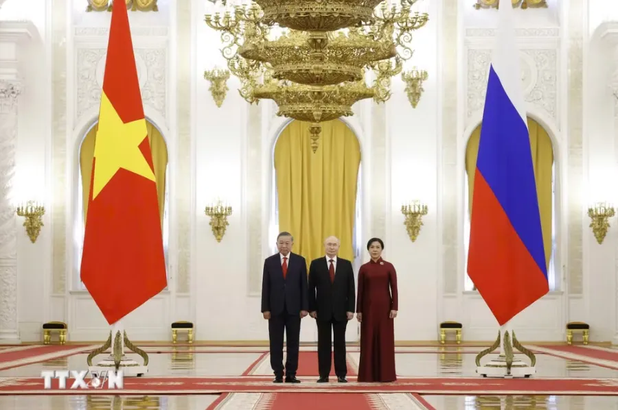 Tổng thống Nga Vladimir Putin chủ trì Lễ đón Tổng Bí thư, Chủ tịch nước Tô Lâm và Phu nhân - Ảnh 1.