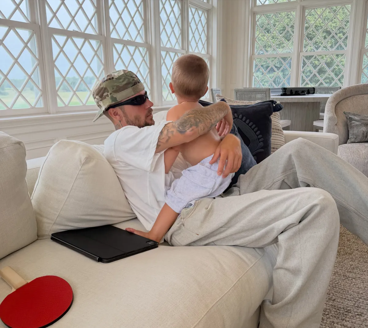 Justin Bieber chia sẻ ảnh mới cùng con trai 2 tuổi - Ảnh 1.
