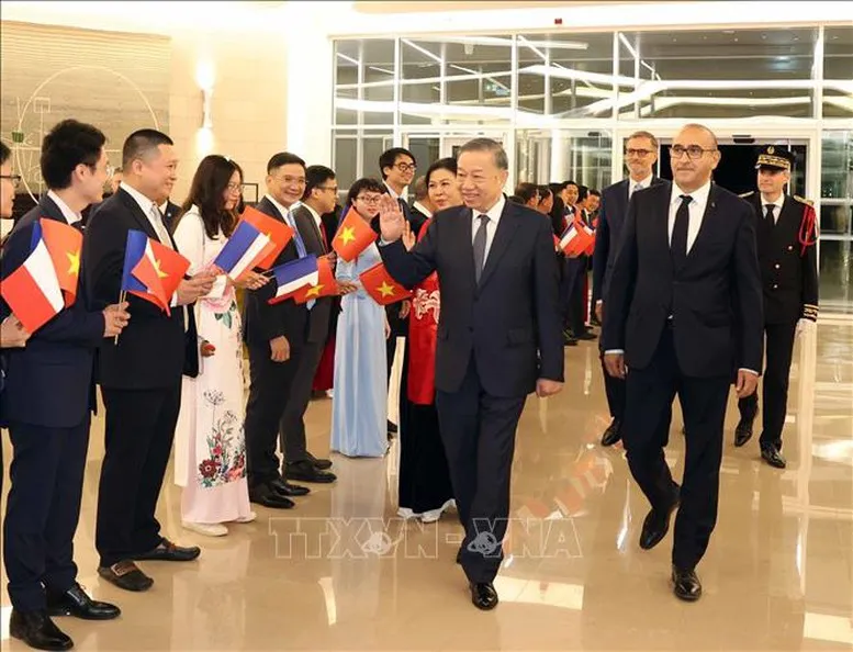 Tổng Bí thư, Chủ tịch nước Tô Lâm bắt đầu thăm chính thức Cộng hòa Pháp - Ảnh 2.