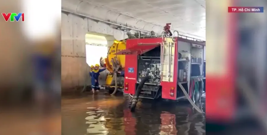 Khắc phục sự cố ngập hầm chui nút giao An Phú - Ảnh 2.