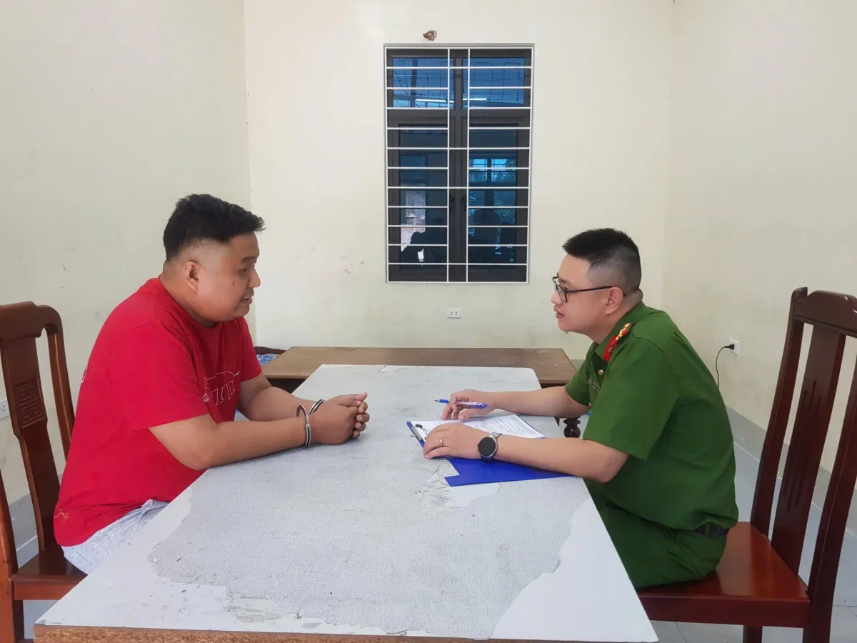 Triệt phá đường dây làm giả tài liệu, sử dụng tài liệu giả ở nhiều tỉnh, thành - Ảnh 1.