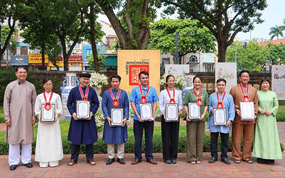 Một điểm nhấn của "Nét Kinh kỳ" là các hoạt động trải nghiệm với sự tham gia của nghệ nhân đến từ một số làng nghề truyền thống - Ảnh: Văn Miếu – Quốc Tử Giám 