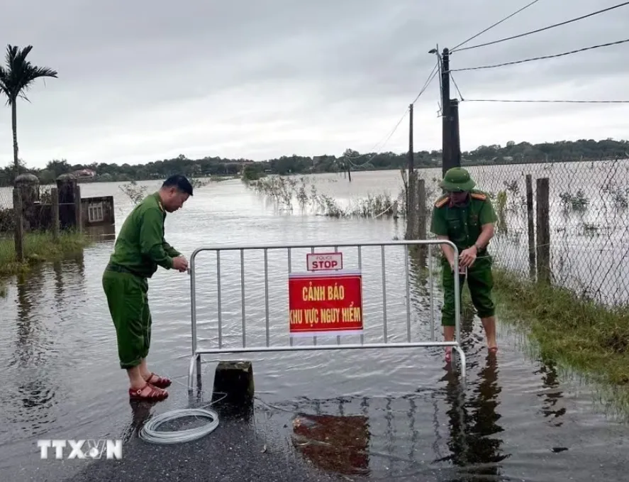 Quảng Trị chủ động cho học sinh nghỉ học để tránh mưa lũ- Ảnh 1.