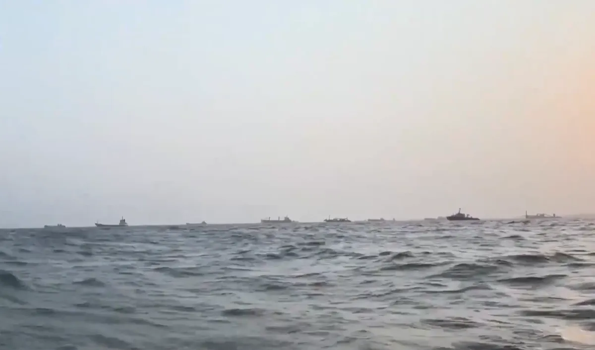 Iran và Oman nhất trí về tuyến hàng hải mới qua eo biển Hormuz- Ảnh 1.