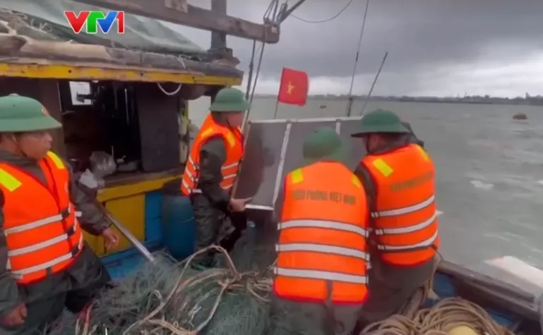Hơn 53.000 t&agrave;u thuyền được hướng dẫn chủ động tr&aacute;nh &aacute;p thấp nhiệt đới - Ảnh 1.