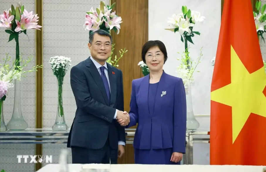 Chủ tịch Ng&acirc;n h&agrave;ng AIIB cam kết tiếp tục đồng h&agrave;nh c&ugrave;ng Việt Nam ph&aacute;t triển cơ sở hạ tầng bền vững - Ảnh 1.