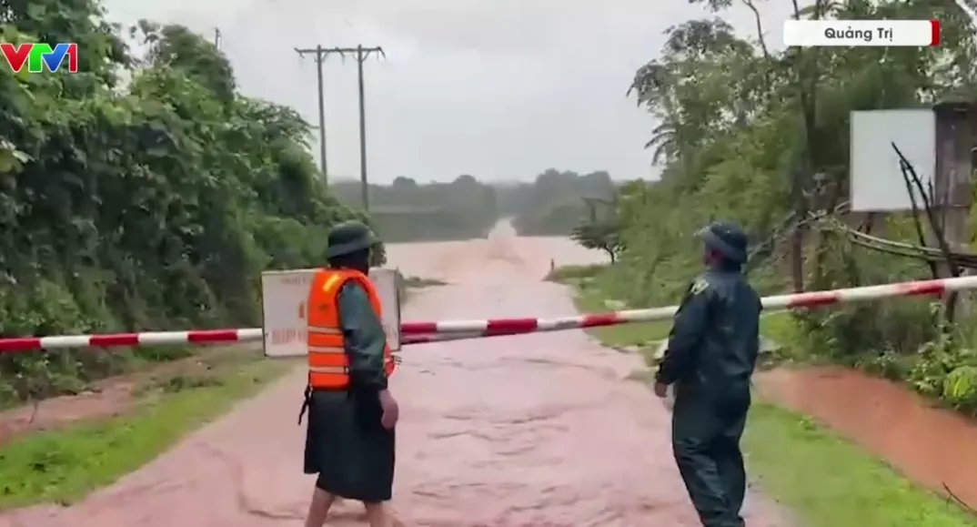 MƯA LỚN G&Acirc;Y NGẬP LỤT CHIA CẮT NHIỀU ĐỊA PHƯƠNG  - Ảnh 5.