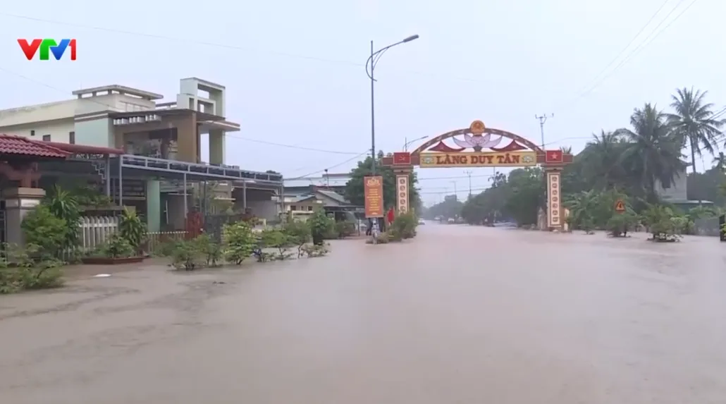 MƯA LỚN G&Acirc;Y NGẬP LỤT CHIA CẮT NHIỀU ĐỊA PHƯƠNG  - Ảnh 3.