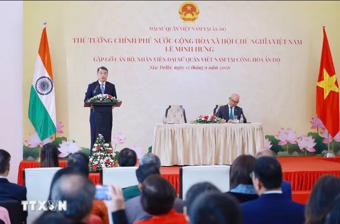 Thủ tướng gặp cán bộ, nhân viên Đại sứ quán Việt Nam tại Ấn Độ- Ảnh 1.