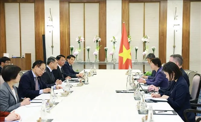 Chủ tịch Ng&acirc;n h&agrave;ng AIIB cam kết tiếp tục đồng h&agrave;nh c&ugrave;ng Việt Nam ph&aacute;t triển cơ sở hạ tầng bền vững - Ảnh 2.