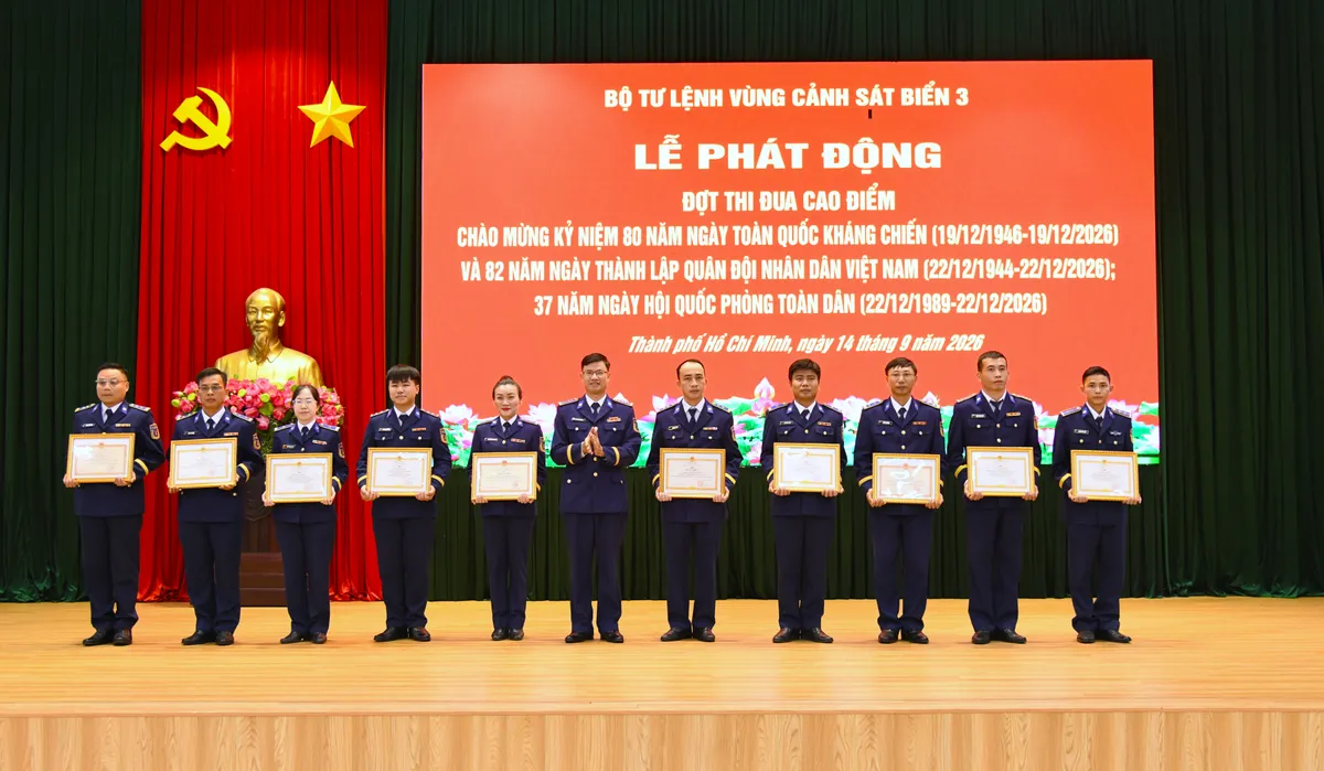 Bộ Tư lệnh V&ugrave;ng Cảnh s&aacute;t biển 3 ph&aacute;t động đợt thi đua cao điểm "80 ng&agrave;y thi đua Quyết thắng" - Ảnh 4.