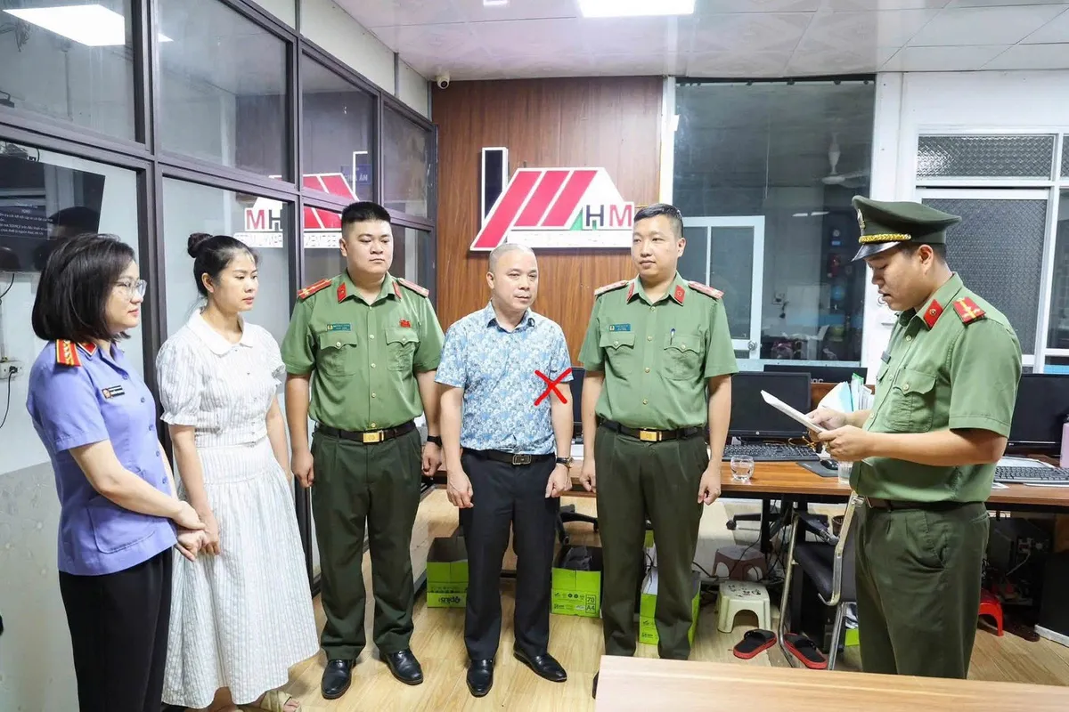 Khởi tố 4 đối tượng làm giả hồ sơ mua nhà ở xã hội - Ảnh 1.