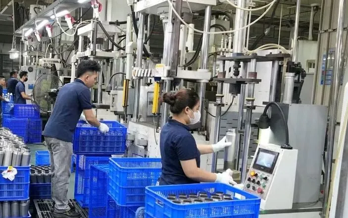 Dây chuyền sản xuất ứng dụng robot tự động của Công ty TNHH CAYI Technology Việt Nam, Khu công nghiệp Yên Phong II-C, tỉnh Bắc Ninh. Ảnh: TTXVN 