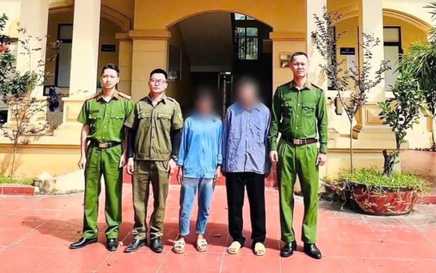 Công an xã Pà Vầy Sủ kịp thời xác minh đưa chị V.T.D. về nhà an toàn. Nguồn: BCA