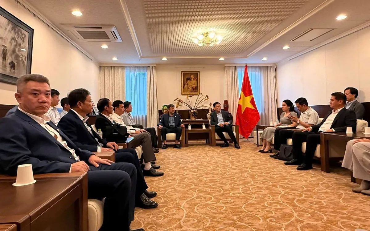 Quang cảnh buổi làm việc giữa Đoàn công tác tỉnh Đắk Lắk và Đại sứ quán Việt Nam tại Nhật Bản.