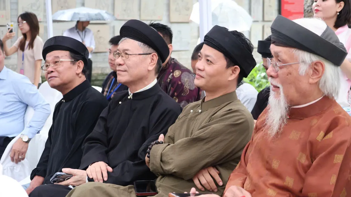 Khi nghệ thuật thư pháp trở thành một trải nghiệm văn hóa trong không gian di sản - Ảnh 2.