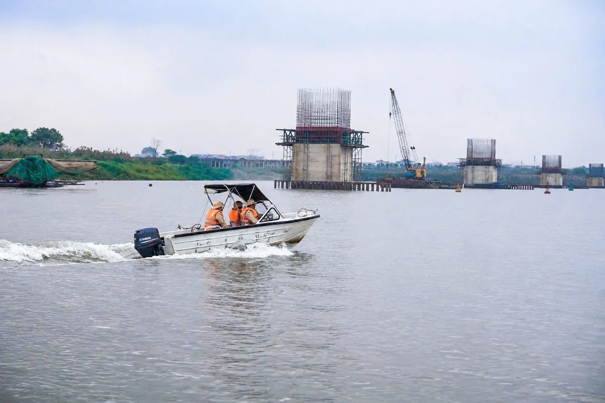 CSGT Hà Nội chủ động ứng phó mưa lớn kéo dài - Ảnh 2.