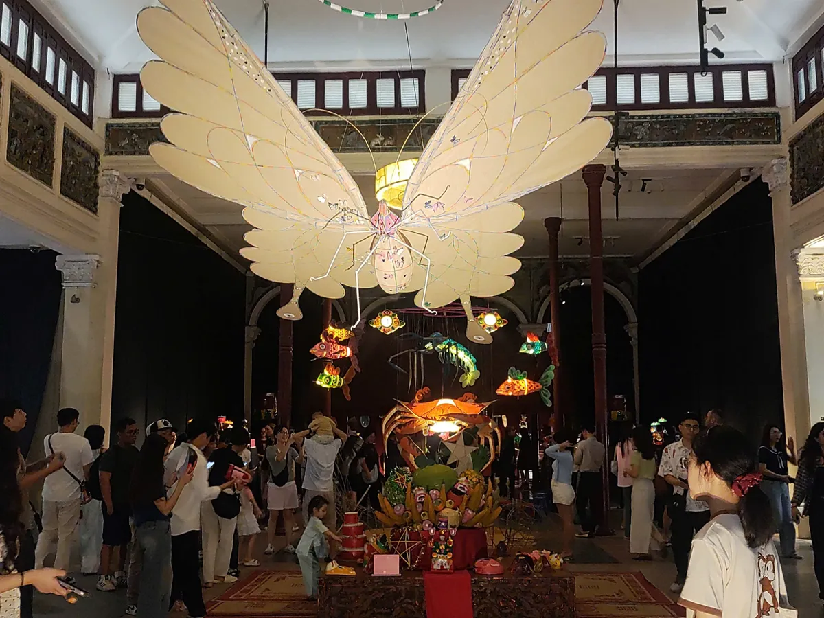 Triển lãm "Lưu Trăng" và hành trình đưa đồ chơi Trung thu trở lại đời sống - Ảnh 1.