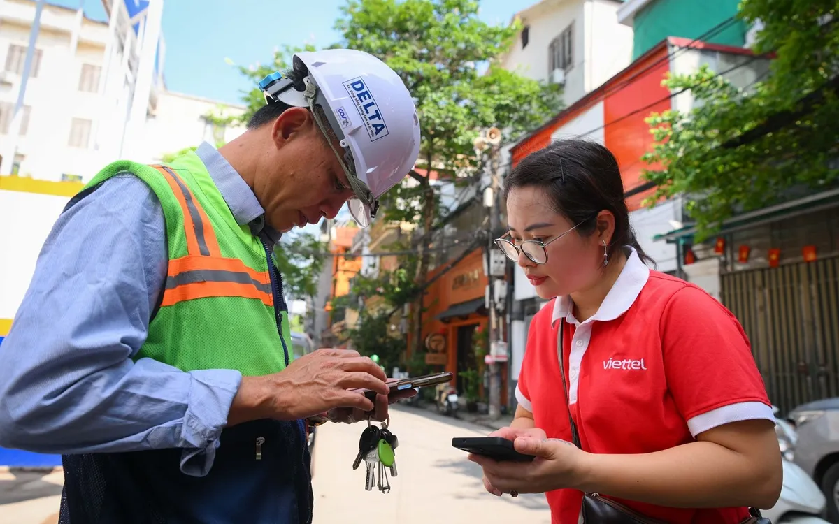Viettel hỗ trợ khách hàng trước, trong và sau thời điểm tắt sóng 2G. Ảnh: Viettel 