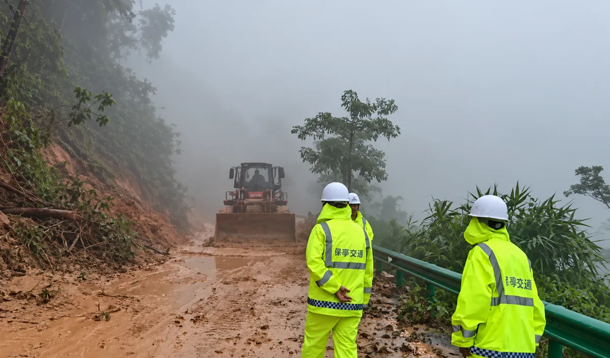 Trung Quốc sơ tán hơn 42.000 người do mưa lớn- Ảnh 1.