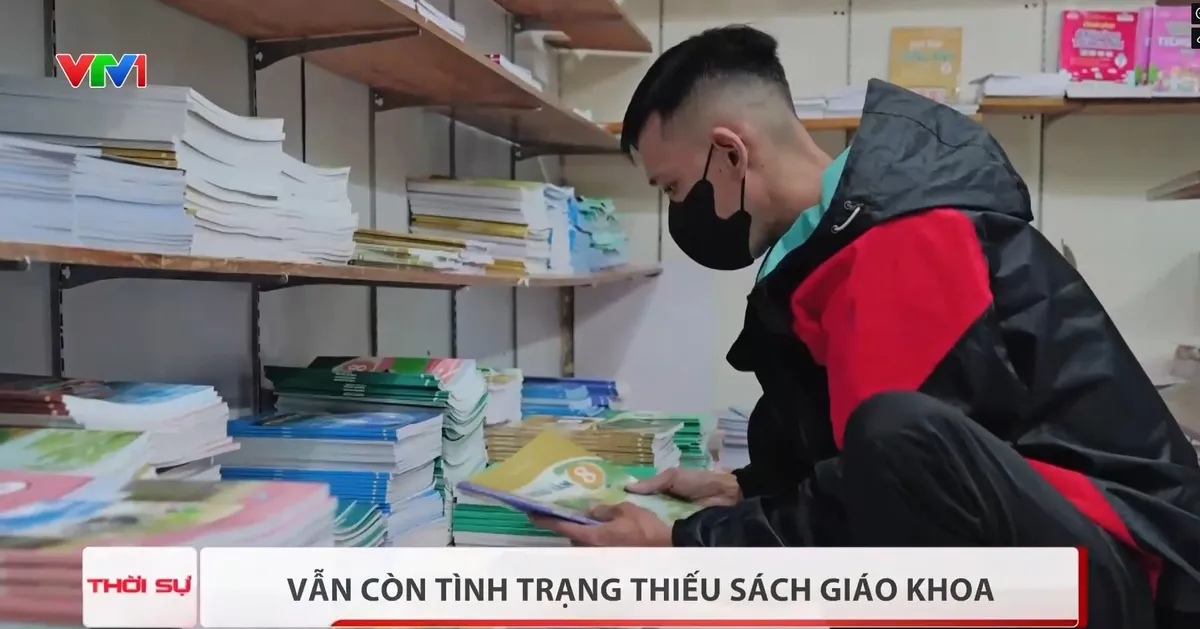 Vẫn thiếu hơn 3,9 triệu cuốn s&aacute;ch gi&aacute;o khoa sau 10 ng&agrave;y năm học mới- Ảnh 1.