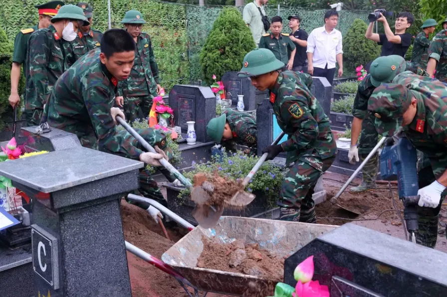 Hà Nội hoàn thành lấy mẫu ADN hài cốt liệt sĩ tại 3 nghĩa trang cấp thành phố - Ảnh 1.