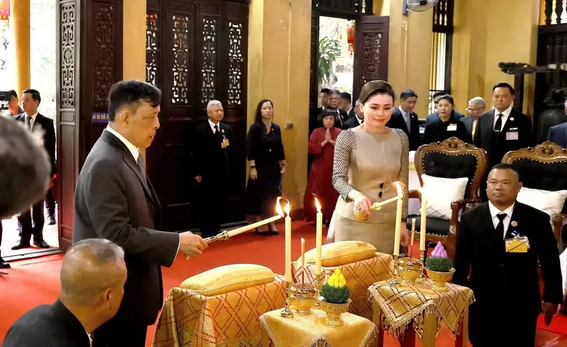 Nhà vua Thái Lan và Hoàng hậu thăm chùa Quán Sứ và dự Lễ cầu an - Ảnh 2.