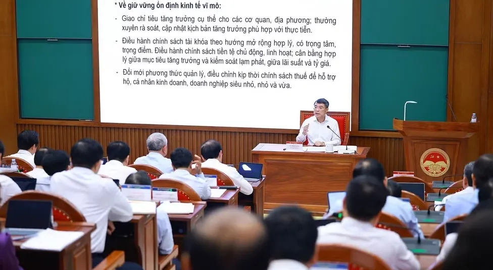 Thủ tướng Lê Minh Hưng trao đổi Chuyên đề về nâng cao năng lực điều hành của Chính phủ - Ảnh 2.