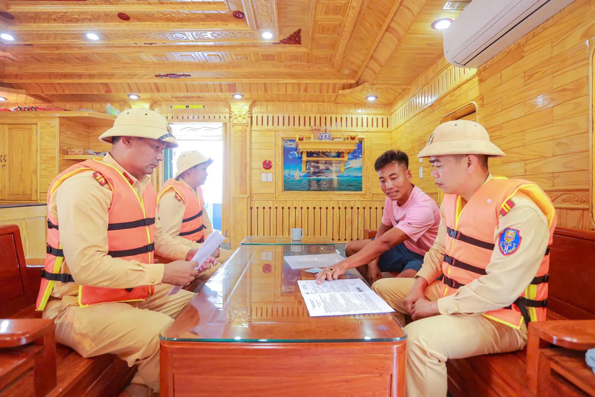 Hà Nội: Tăng cường kiểm tra, ngăn chặn hoạt động khai thác cát trái phép trên đường thủy nội địa - Ảnh 5.