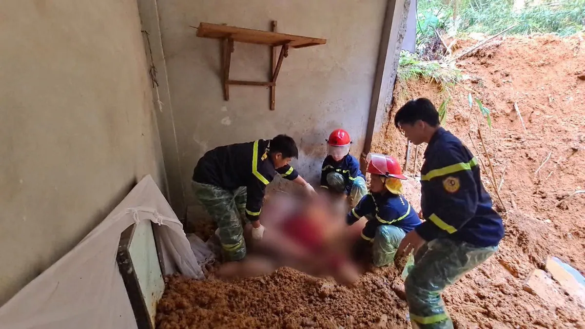 Ph&uacute; Thọ: Tập trung khắc phục hậu quả vụ sạt lở l&agrave;m 3 người tử vong - Ảnh 2.