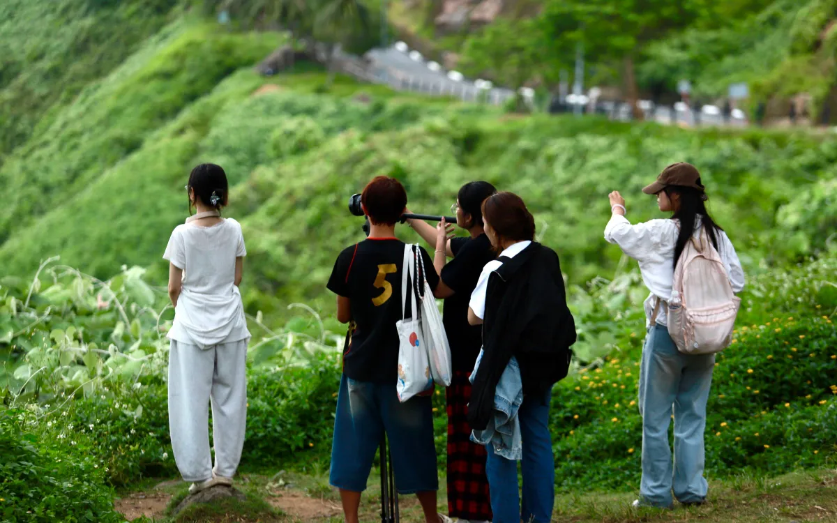 Đà Nẵng tăng cường an toàn cho hoạt động trekking. Ảnh: Paven Nguyễn