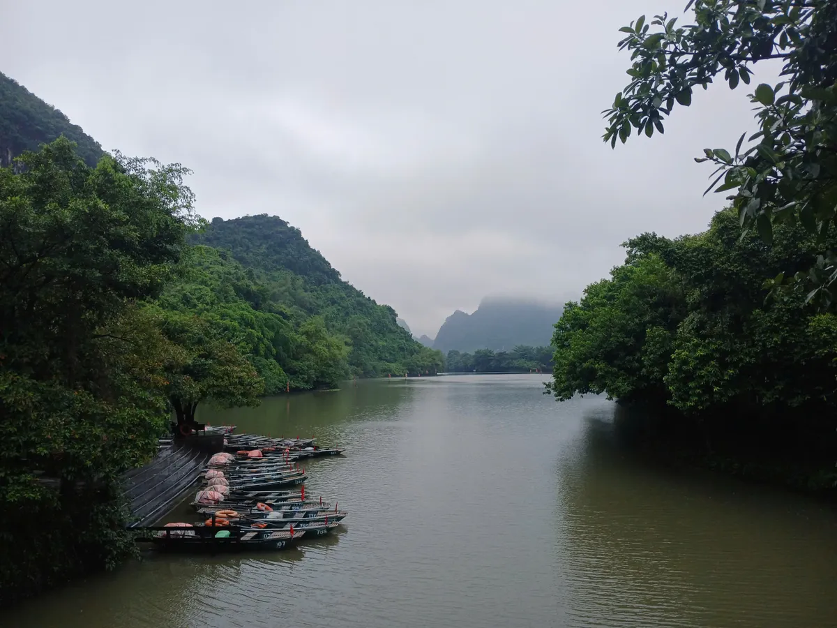 Ninh Bình tạm dừng một số hoạt động tham quan du lịch tại khu vực có nguy cơ mất an toàn - Ảnh 2.