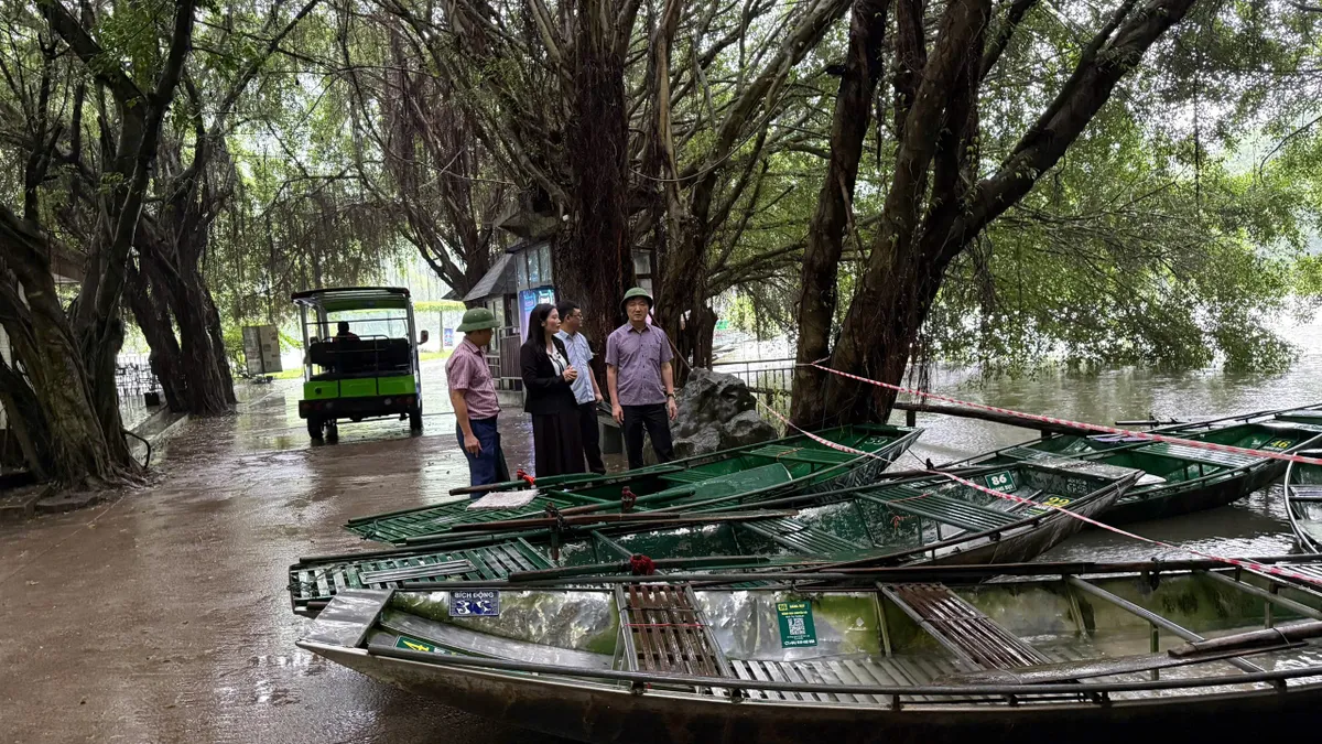 Ninh Bình tạm dừng một số hoạt động tham quan du lịch tại khu vực có nguy cơ mất an toàn - Ảnh 1.