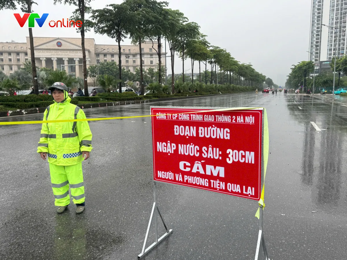 Hệ thống chống úng ngập của Hà Nội vận hành thế nào sau nhiều ngày mưa lớn? - Ảnh 1.