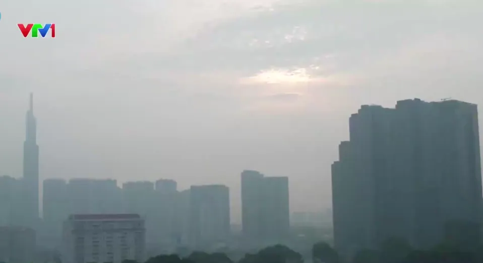 Cảnh báo chất lượng không khí kém ở TP Hồ Chí Minh - Ảnh 1.