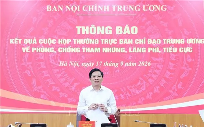 Đồng chí Đặng Văn Dũng, Ủy viên Trung ương Đảng, Phó trưởng ban Nội chính Trung ương chủ trì buổi thông báo. Ảnh: TTXVN

