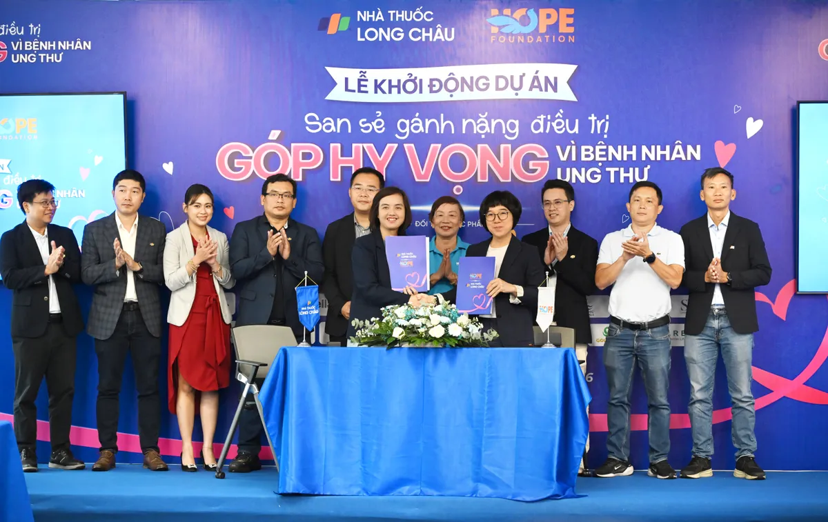 &ldquo;San sẻ g&aacute;nh nặng v&igrave; bệnh nh&acirc;n ung thư&rdquo;: Long Ch&acirc;u, Quỹ Hope, c&aacute;c h&atilde;ng dược g&oacute;p th&ecirc;m nguồn lực tiếp sức người bệnh tr&ecirc;n h&agrave;nh tr&igrave;nh điều trị- Ảnh 1.