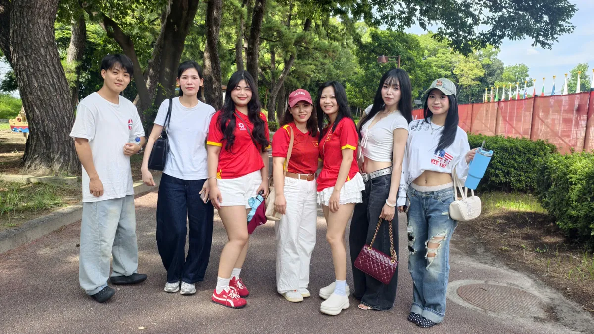 TRỰC TIẾP b&oacute;ng đ&aacute; ASIAD 20 | U23 Việt Nam - U23 Philippines: Người h&acirc;m mộ tới s&acirc;n cổ vũ cho đội nh&agrave; - Ảnh 3.
