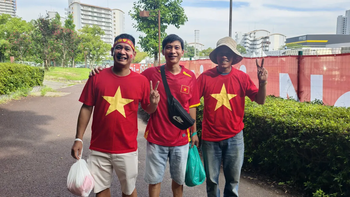TRỰC TIẾP b&oacute;ng đ&aacute; ASIAD 20 | U23 Việt Nam - U23 Philippines: Người h&acirc;m mộ tới s&acirc;n cổ vũ cho đội nh&agrave; - Ảnh 4.